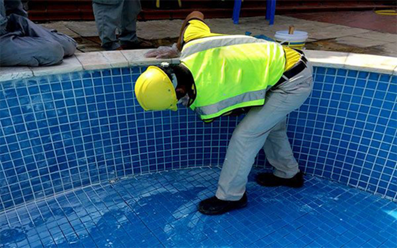 Nhân viên chống thấm bể nước có tay nghề cao dịch vụ chống thấm bể nước