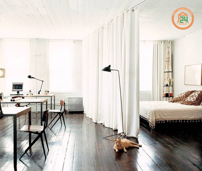 Thiết kế nội thất ph&ograve;ng ngủ đơn giản với r&egrave;m ngủ