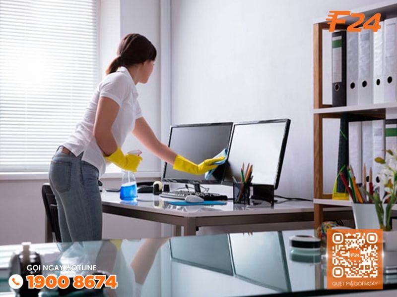 L&agrave;m sạch bề mặt b&ecirc;n ngo&agrave;i của thiết bị văn ph&ograve;ng