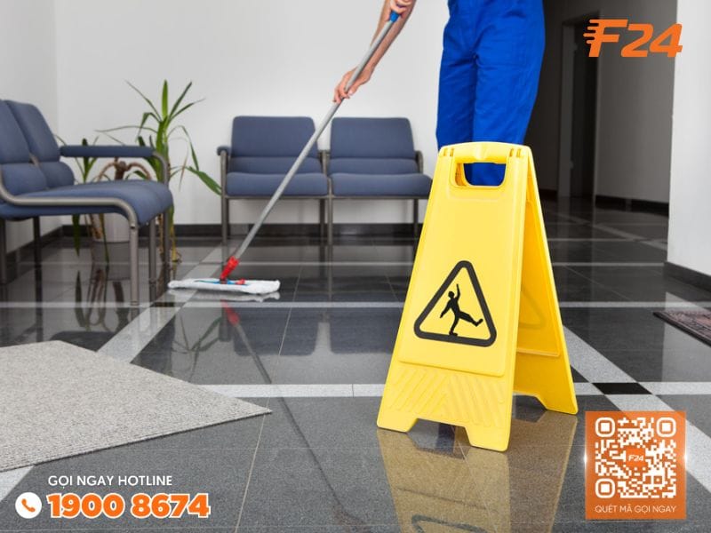 Lau s&agrave;n nh&agrave; trong quy tr&igrave;nh dọn dẹp vệ sinh văn ph&ograve;ng