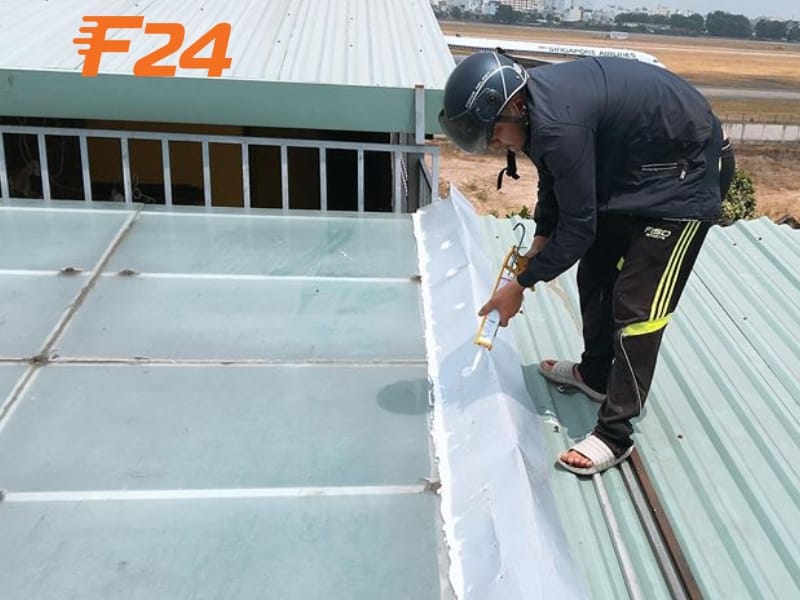 Cách chống thấm mái tôn & Ưu nhược điểm chi tiết 3 Chống thấm dột cho mái tôn với keo silicon