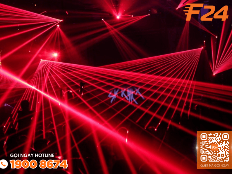 Đ&egrave;n laser qu&eacute;t tia