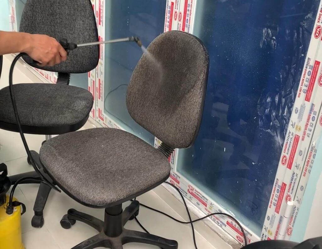 ve sinh ghe xoay 1024x793 1