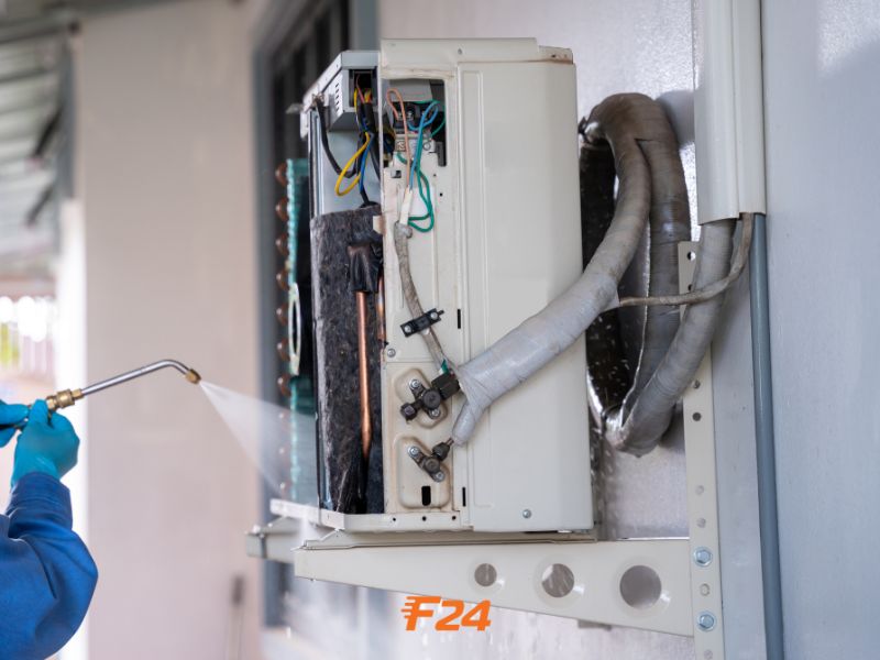 vệ sinh cục n&oacute;ng m&aacute;y lạnh