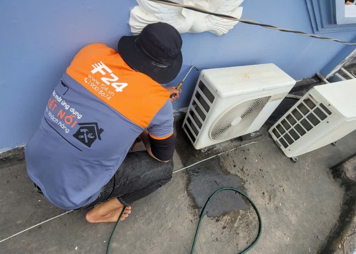 vệ sinh m&aacute;y lạnh quận 4