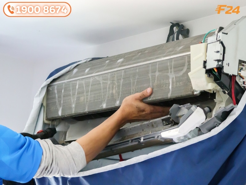 vệ sinh dàn lạnh máy lạnh
