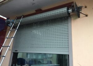 kinh nghiệm lắp cửa cuốn