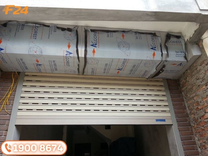 dịch vụ lắp đặt cửa cuốn khe tho&aacute;ng