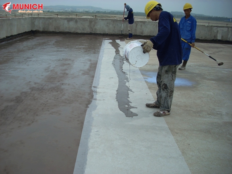 Thi công lớp sơn lót giúp tăng liên kết độ bám dính cho lớp sơn phủ Thi công lớp sơn lót chống thấm