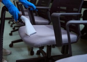 Dịch vụ vệ sinh ghế văn phòng
