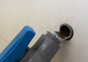 xử lý ống nước bị gãy