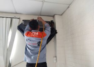 dịch vụ vệ sinh điều hòa Midea