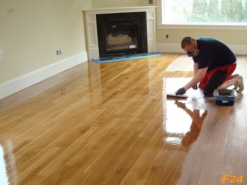 Cách làm sạch sàn gỗ cực đơn giản, giúp gỗ bóng như mới 2 ve sinh san go 2