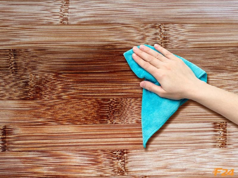 Cách làm sạch sàn gỗ cực đơn giản, giúp gỗ bóng như mới 1 vệ sinh sàn gỗ