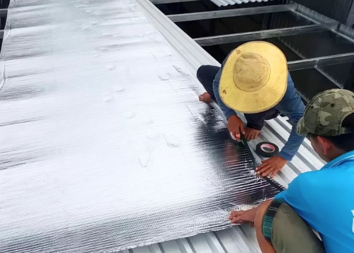 tấm c&aacute;ch nhiệt cho m&aacute;i t&ocirc;n