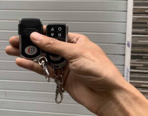 trường hợp n&ecirc;n l&agrave;m th&ecirc;m remote cửa cuốn