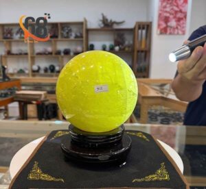 Quả cầu thạch anh vàng