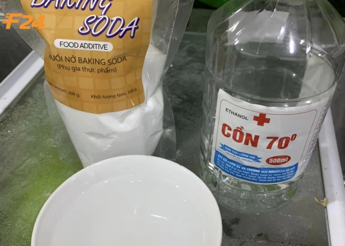 vệ sinh gioăng tủ lạnh bằng cồn y tế