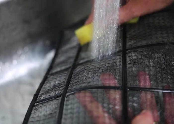 Vệ sinh lưới lọc v&agrave; d&agrave;n lạnh thường xuy&ecirc;n