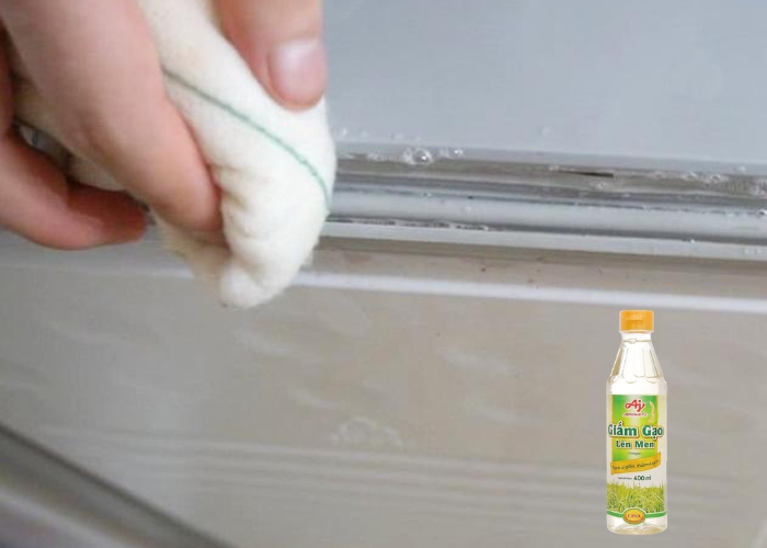 Vệ sinh gioăng tủ lạnh bằng giấm
