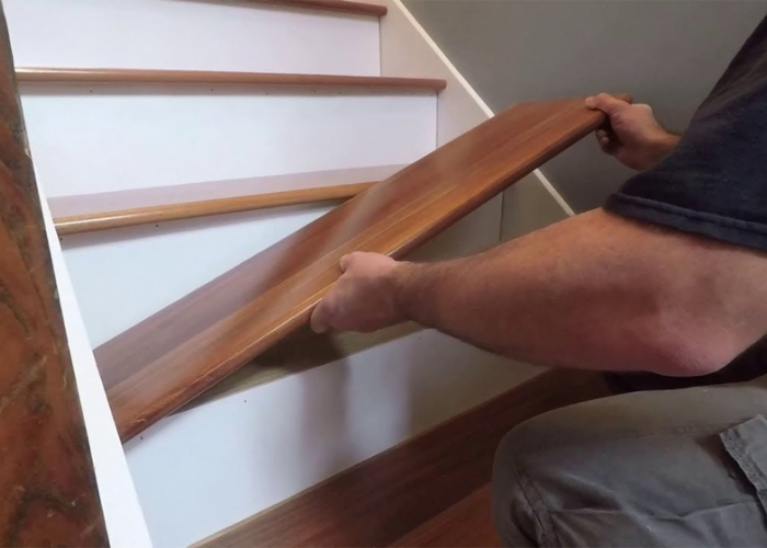 Thay mặt cầu thang bằng gỗ mới thay mặt cầu thang