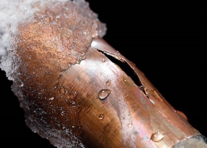 Dấu hiệu nhận biết ống đồng m&aacute;y lạnh bị x&igrave;