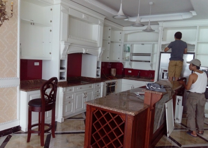 Dọn dẹp sạch sẽ nh&agrave; bếp trước khi cải tạo