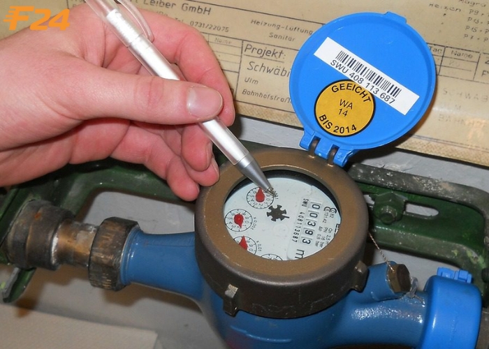 Kiểm tra đồng hồ nước để phát hiện có rò rỉ hay không Kiểm tra đồng hồ nước