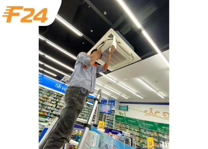 Vệ sinh m&aacute;y lạnh &acirc;m trần