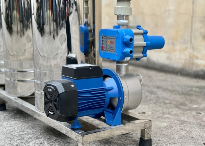 Nguồn điện cấp cho máy bơm không ổn định hoặc yếu nguồn điện cấp cho máy bơm yếu