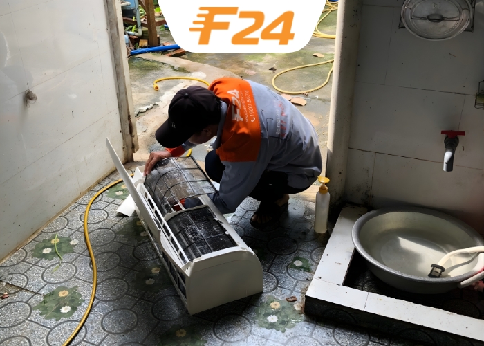 Vệ sinh lưới lọc định kỳ cho m&aacute;y lạnh 1HP