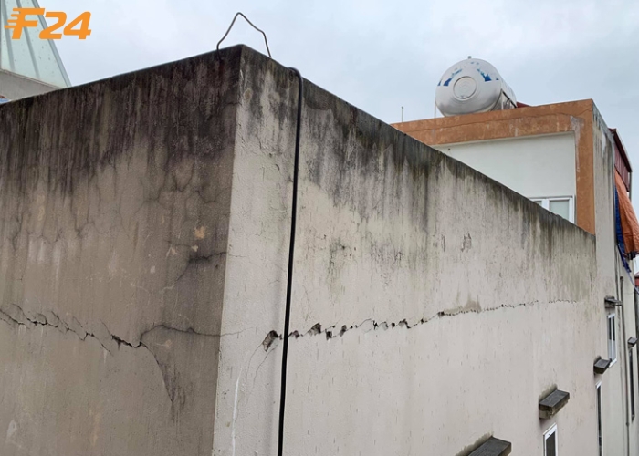 tường nứt do thời gian
