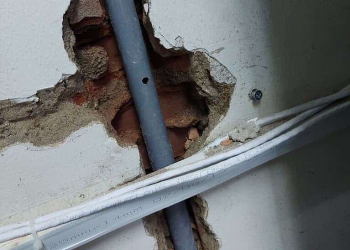 nhanh ch&oacute;ng thay ống nước &acirc;m tường bị vỡ