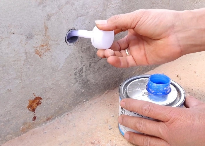 Thay đoạn ống nước mới