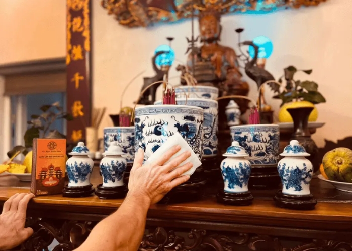 Lau dọn bàn thờ Dọn dẹp phòng thờ