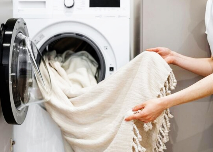 Đem rèm cửa ra tiệm giặt khô chuyên dụng Vệ sinh rèm bằng cách giặt khô