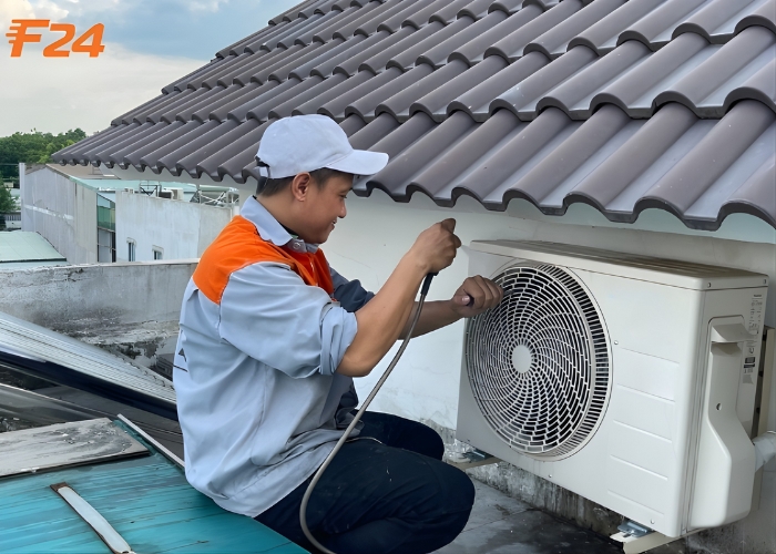Kiểm tra vệ sinh d&agrave;n n&oacute;ng