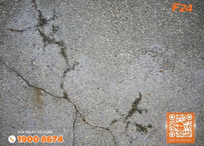 Tường nh&agrave; nứt nẻ cần chống thấm