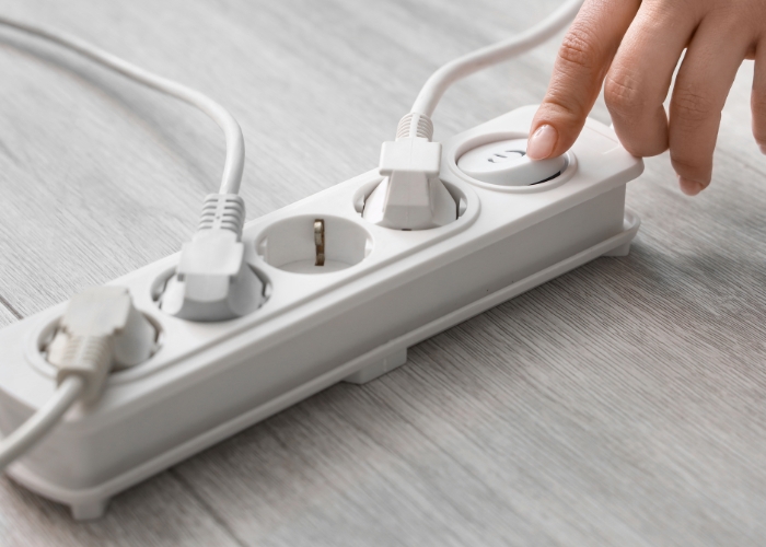 Tắt thiết bị điện khi kh&ocirc;ng sử dụng