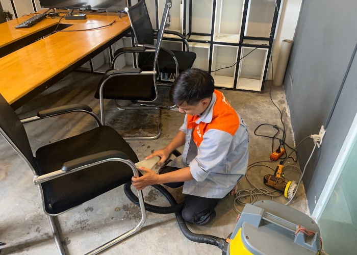 chọn dịch vụ vệ sinh nh&agrave; cửa theo giờ TPHCM của F24