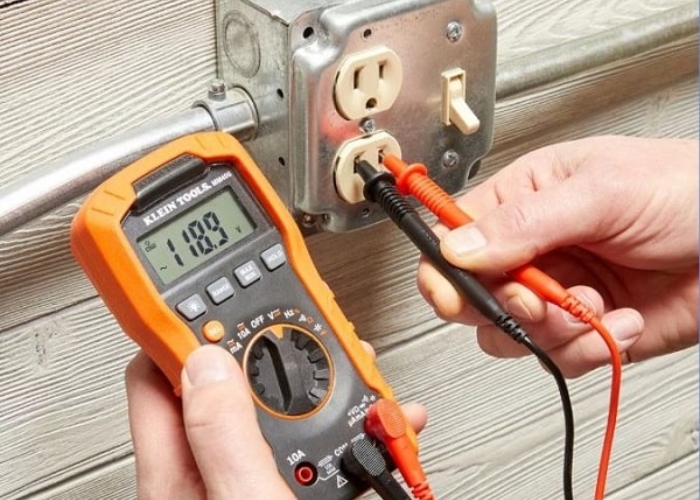 Dùng đồng hồ vạn năng kiểm tra rò rỉ điện Dùng đồng hồ vạn năng kiểm tra rò rỉ điện
