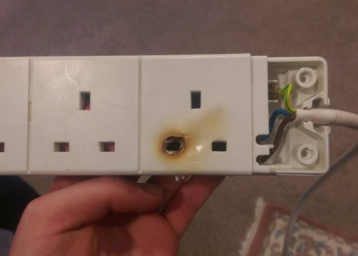 Ổ cắm điện quái tải, nóng bất thường và có thể gây cháy Ổ cắm, công tắc nóng bất thường