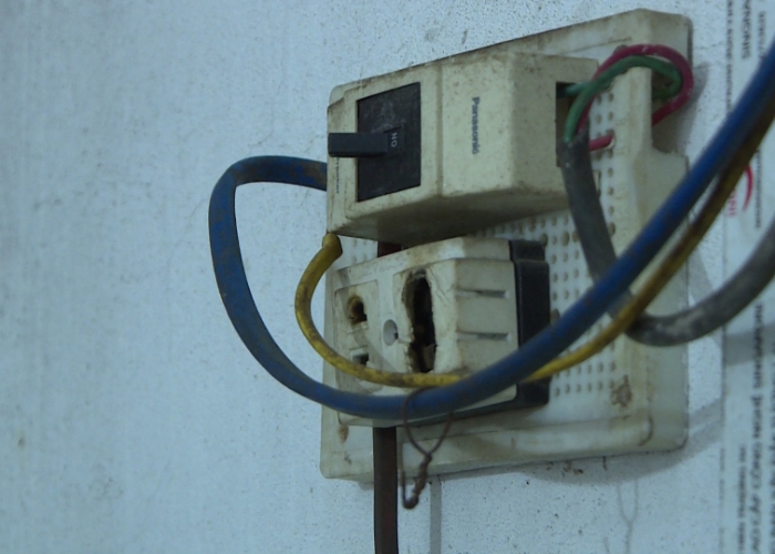 dấu hiệu hệ thống điện không an toàn