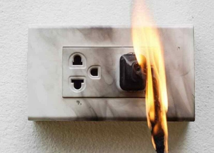 ổ cắm điện quá tải