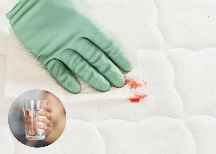 Dùng nước lạnh để xử lý vết máu mới trên nệm cách giặt nệm dính máu