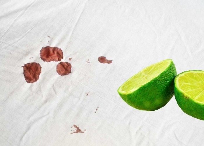 Sử dụng nước cốt chanh để xử lý các vết máu trên nệm rất hiệu quả Tẩy vết máu bằng nước cốt chanh