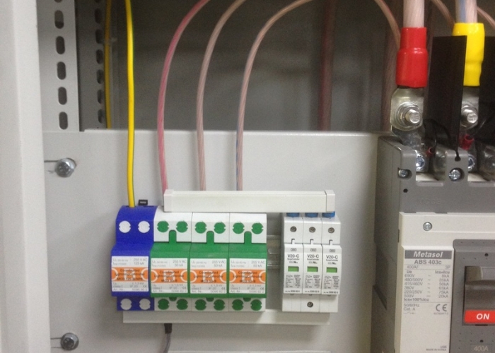 Sử dụng bộ ngắt mạch chống sét sấm sét để đảm bảo an toàn điện cho máy lạnh bộ ngắt mạch chống sét sấm sét