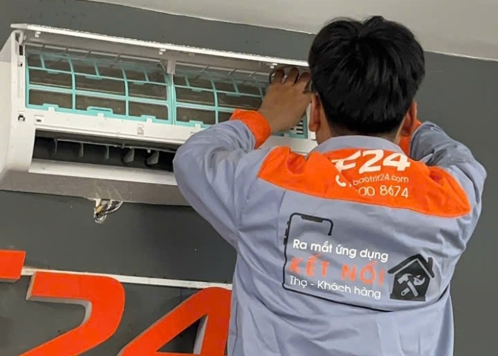 vệ sinh v&agrave; sửa chữa m&aacute;y lạnh