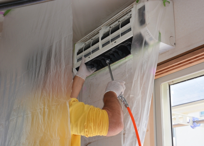 Vệ sinh máy lạnh để loại bỏ các tác nhân gây mùi hôi khó chịu vệ sinh máy lạnh