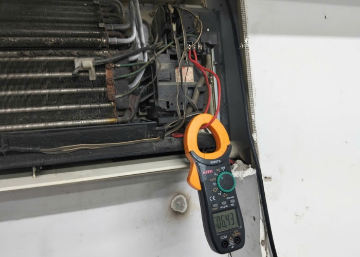 Cảm biến nhiệt độ bị lỗi là nguyên nhân khiến máy lạnh Samsung báo lỗi chớp đèn liên tục Cảm biến nhiệt độ bị hỏng